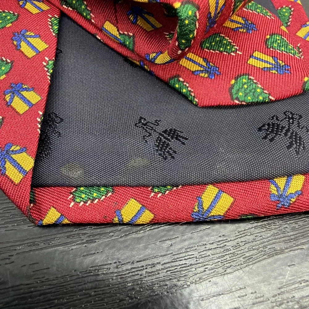 Brooks Brothers Red Muliti‎ Christmas Tie With Presents and Christmas Trees USA